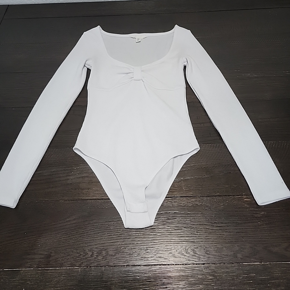H&M Women's Bodysuits White Sz XS.